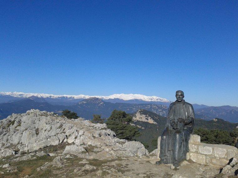 Escultura a Jacint Verdaguer al santuari de la Mare de Déu del Mont