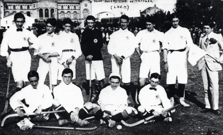 Jugadores de hockey sobre hierba del Club Deportiu Terraza Hockey que jugaron el primer partido oficial del club, el 1912
