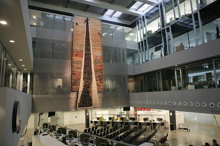 El tapiz 'Vibraciones' de Diogène en el ayuntamiento de Sant Cugat del Vallès