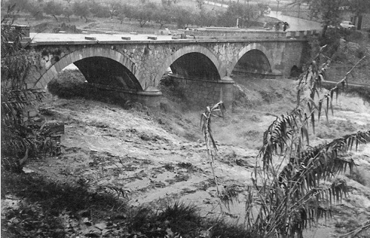 La fuerza del agua se llevó todo el que se encontró por el delante