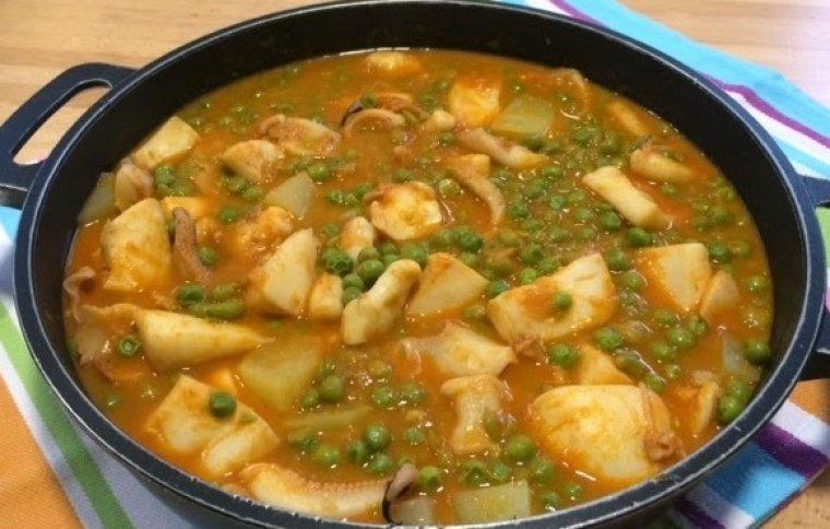 Sípia amb pèsols i patates