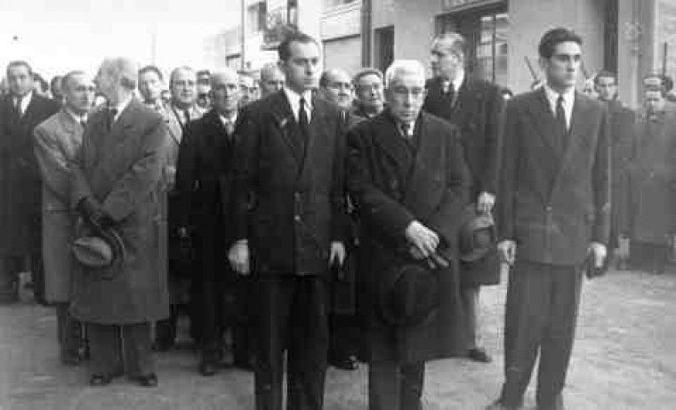 Al centre, Josep Irla