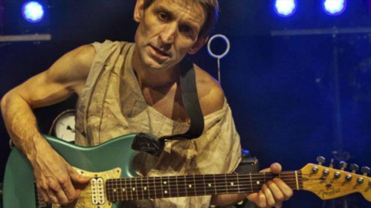 Albert Pla durante un concierto