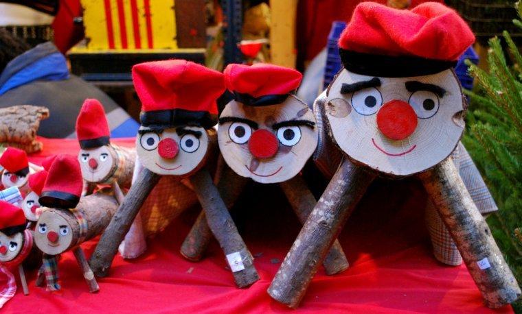 El tió és un dels elements tradicionals de Nadal El tió és un dels elements tradicionals de Nadal