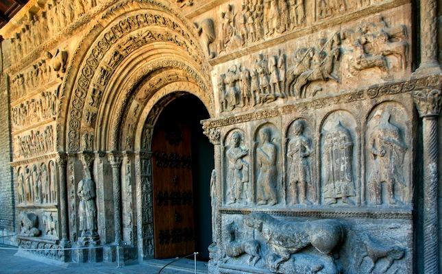 Portalada del Monasterio de Ripoll.