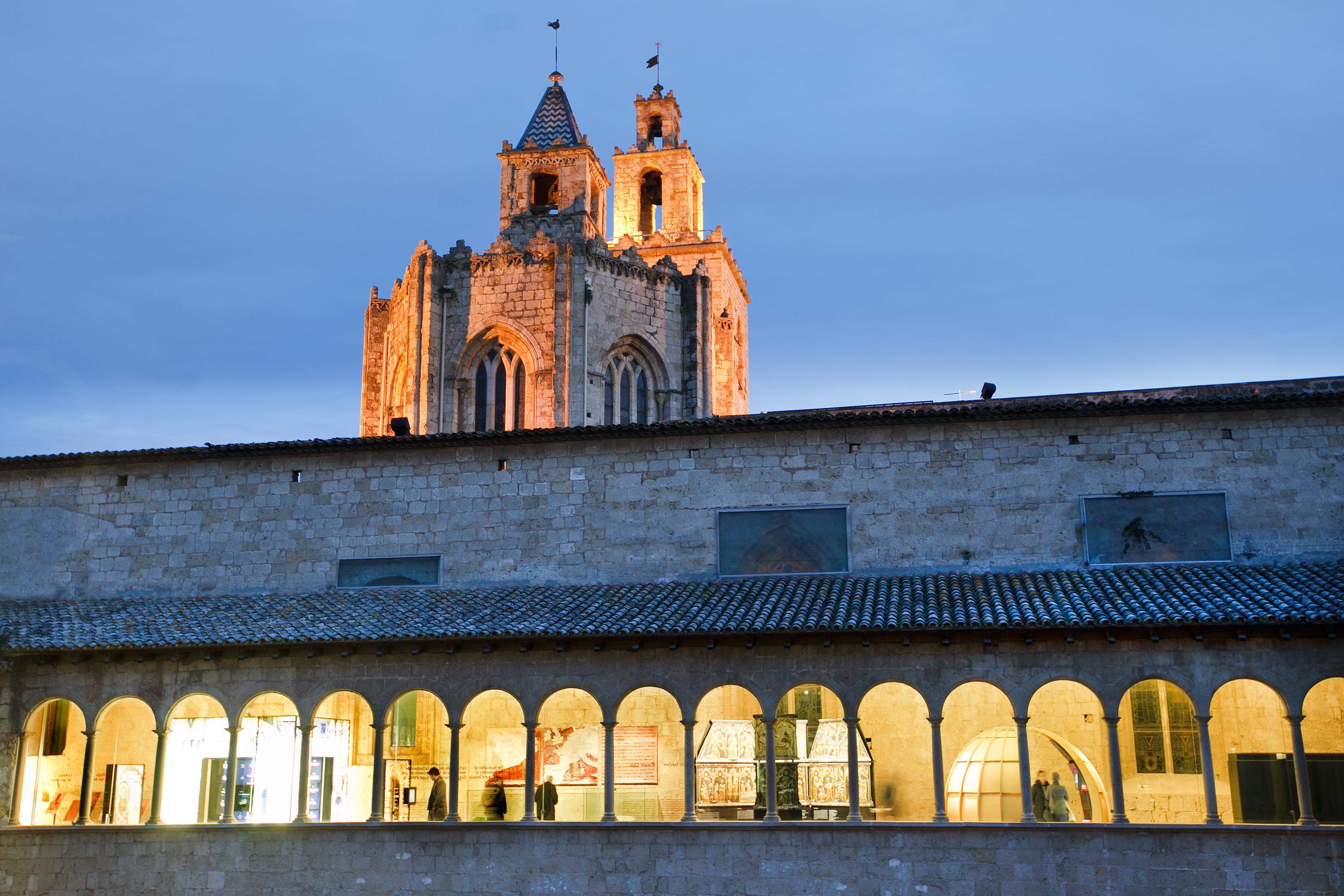 Visitas por la noche con notas musicales al claustro del Monasterio de Sant Cugat. FOTO: Museo de Sant Cugat