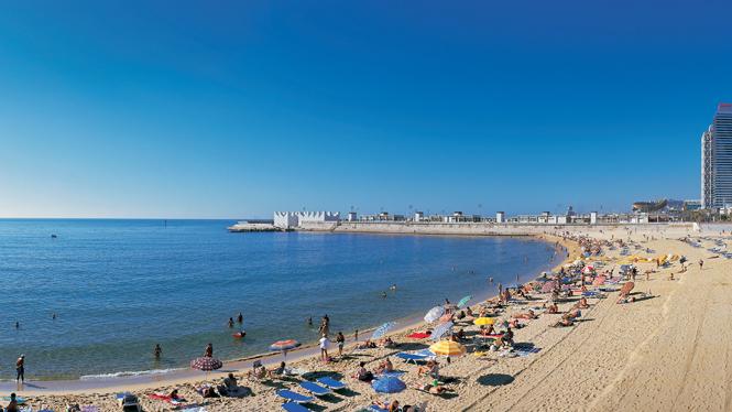Platja de la Nova Icària a Barcelona Platja de la Nova Icària a Barcelona