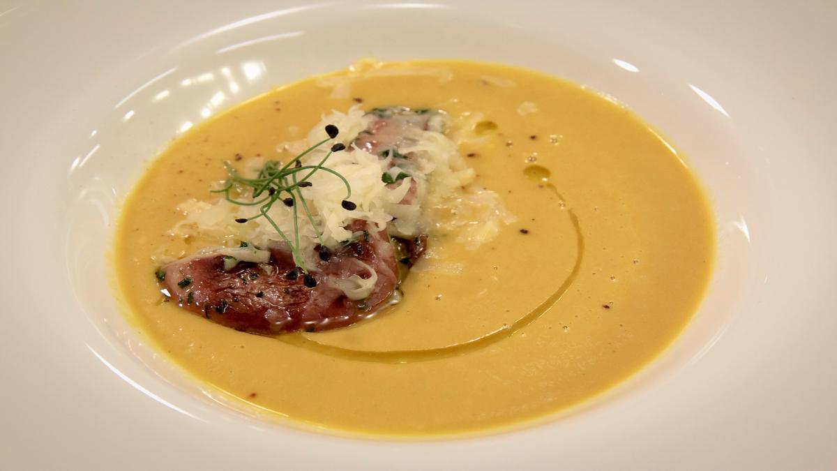 Crema de carabassa amb bolets i formatge.