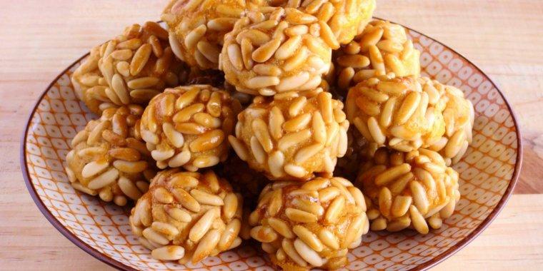 Panellets tradicionals de pinyons. Panellets tradicionals de pinyons.