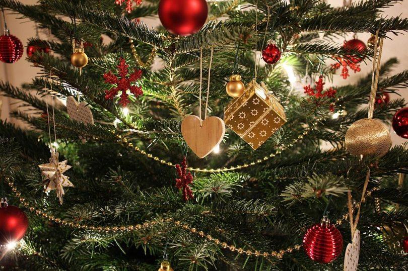 El árbol de Nadal no falta a los hogares durante las celebraciones El árbol de Nadal no falta a los hogares durante las celebraciones