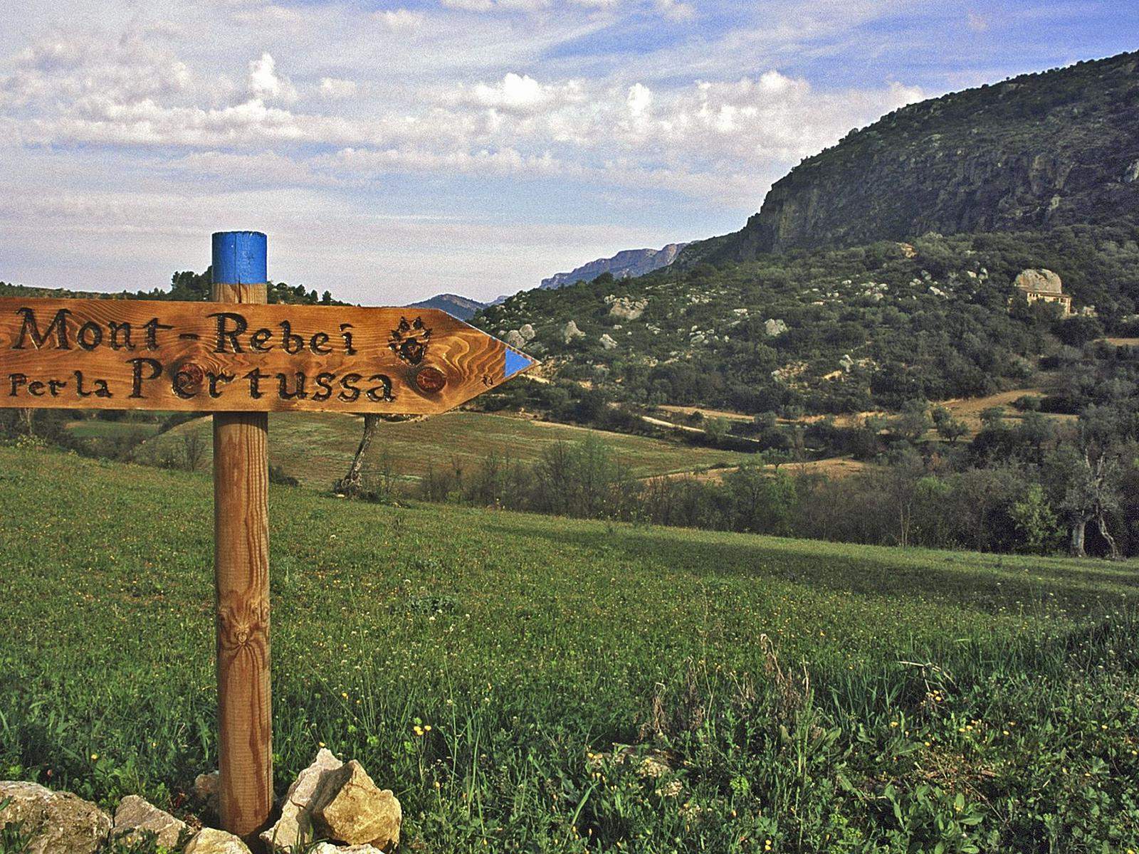 Indicació cap al congost de Mont rebei des de Corçà. FOTO: Catalunya-Palau Robert