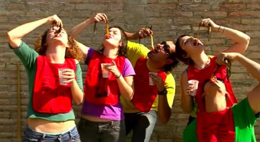 Imatge del videoclip La Rumba del calçot Imatge del videoclip La Rumba del calçot