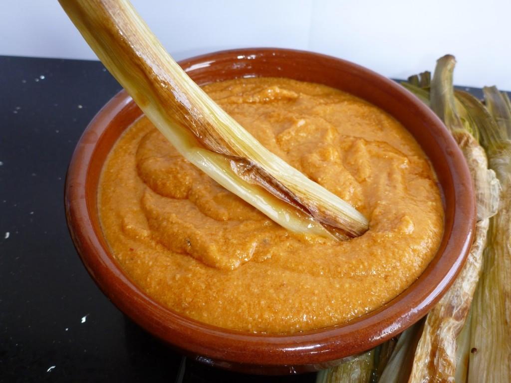 La salsa que acompanya els calçots La salsa que acompanya els calçots