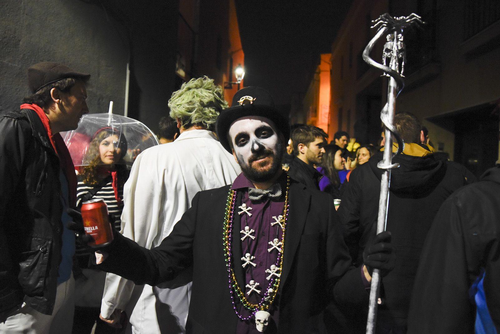 Los disfraces y la gresca marcan la celebración de Carnaval. FOTO: Bernat Millet