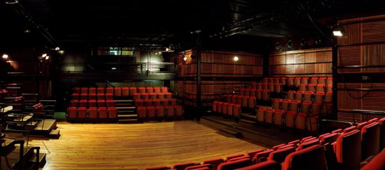 Teatres, cinemes, sales de concert... han tancat contra el coronavirus.