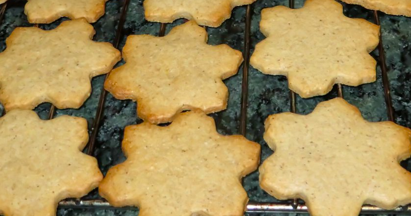 Podeu tallar les galetes amb la forma que més us agradi. Podeu tallar les galetes amb la forma que més us agradi.