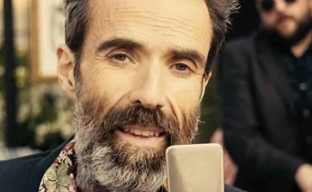 Pau Dones al videoclip de %22Eso que tu me das%22