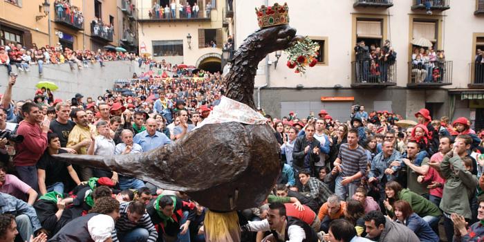 El Àliga és uno de los elementos del bestiario de la ciudad de Berga El Àliga és uno de los elementos del bestiario de la ciudad de Berga
