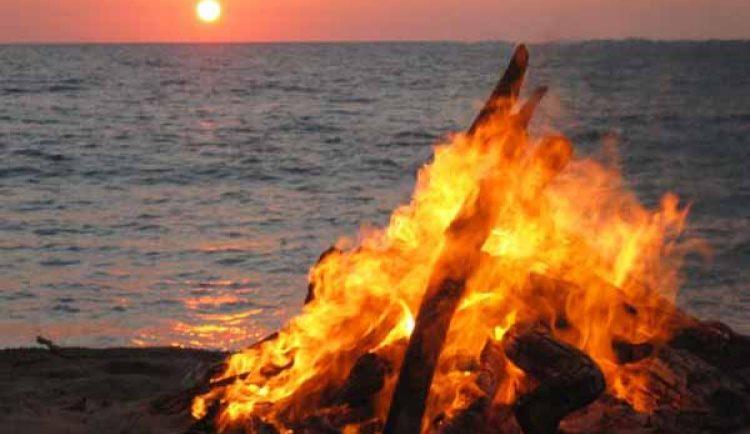Foc i aigua prenen protagonisme la nit de Sant Joan Foc i aigua prenen protagonisme la nit de Sant Joan