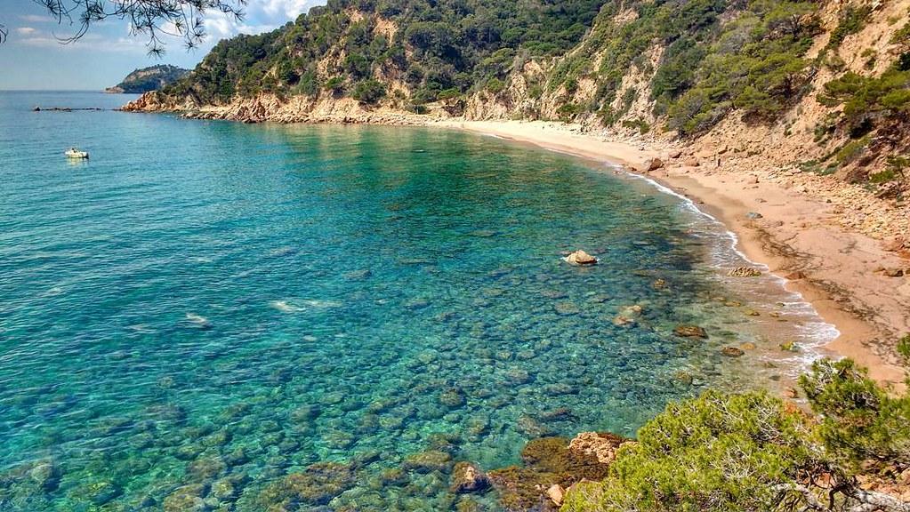 La Costa Brava ofereix platges i cales úniques per gaudir del mar