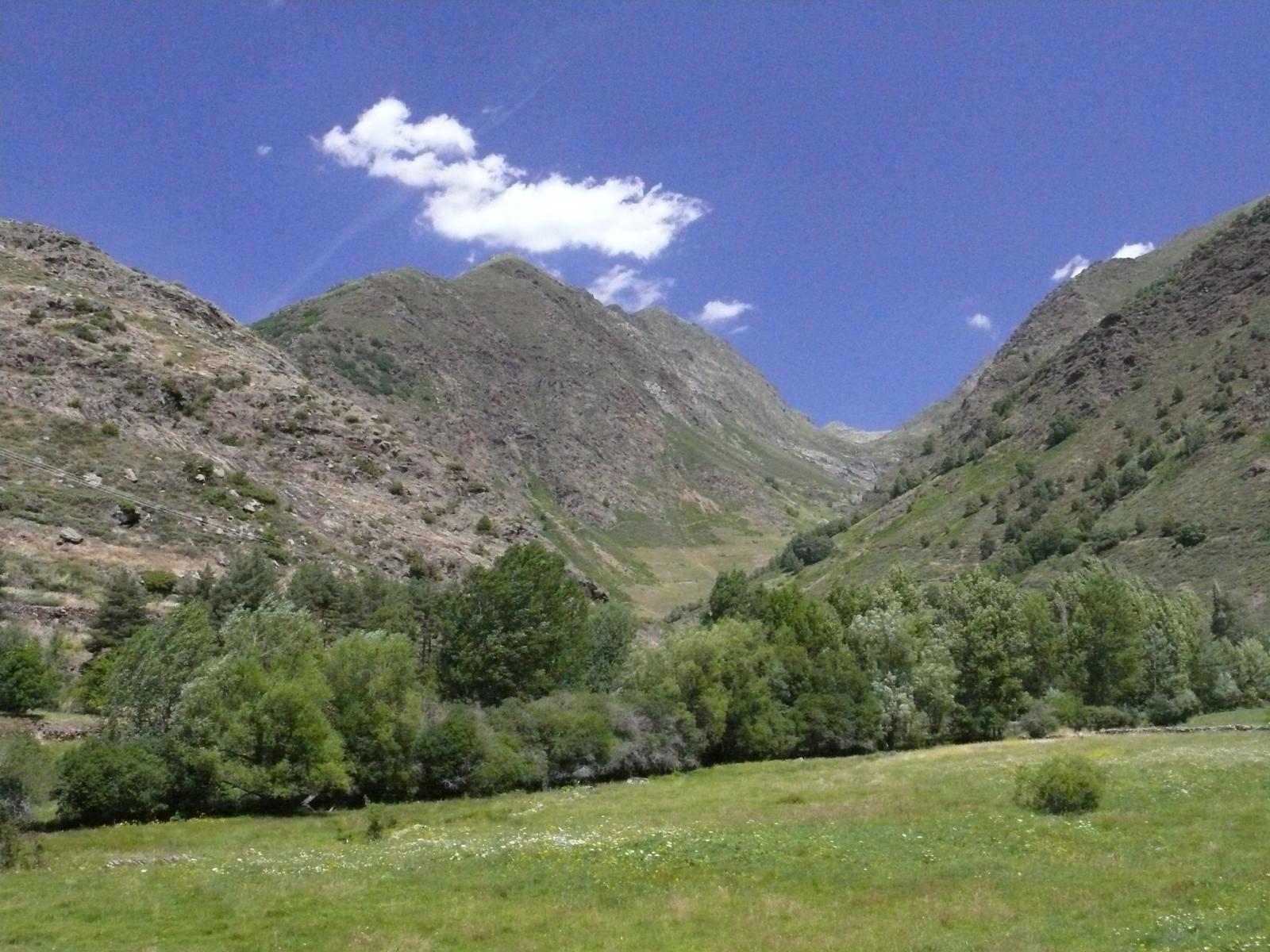 La serra Mitjana des de les bordes d'Aurós. FOTO: Catalunya-Palau Robert