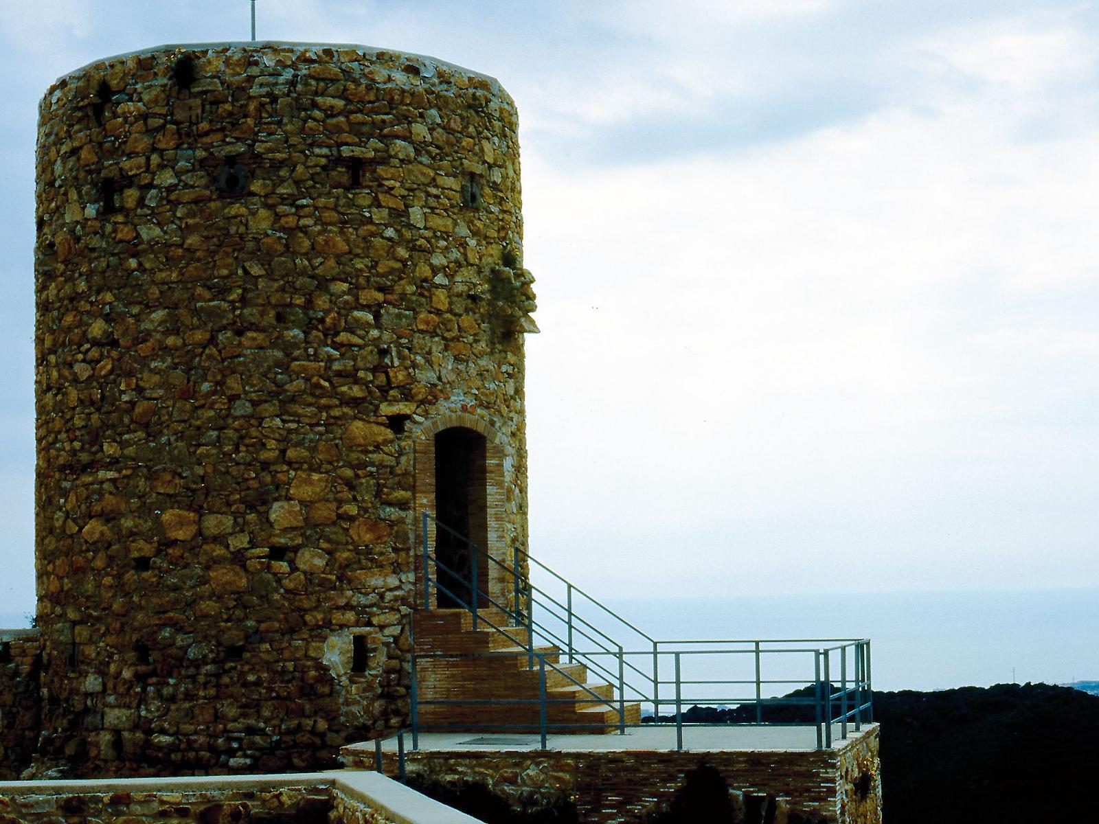 Torre d'Homenatge del castell de Burriac. FOTO: Catalunya-Palau Robert