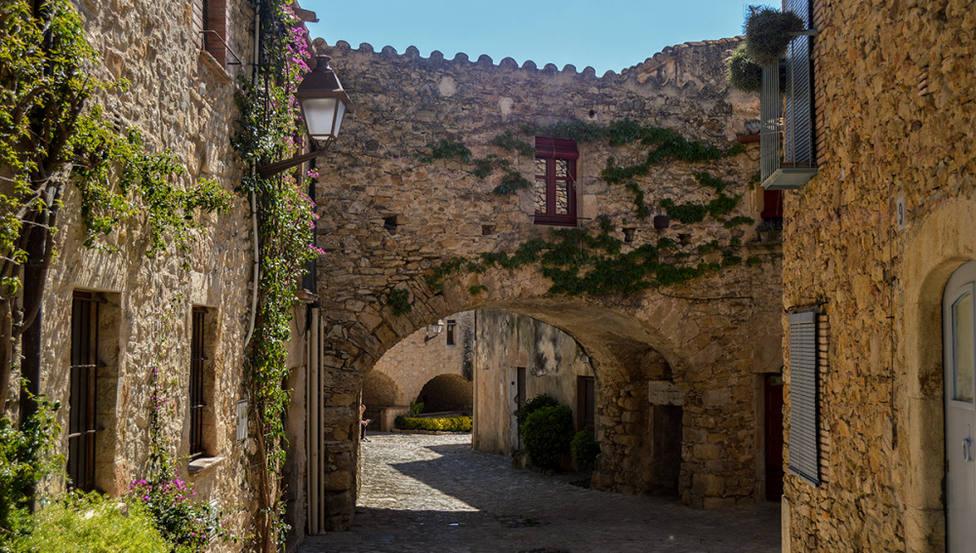 Peratallada, un poble singular a la Costa Brava Peratallada, un poble singular a la Costa Brava