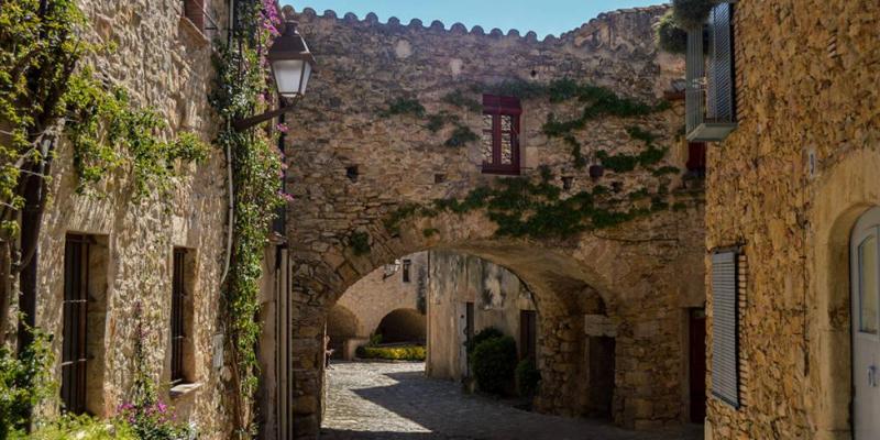 Peratallada, un poble singular a la Costa Brava