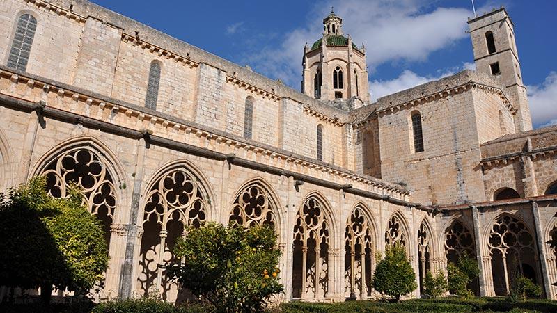 Monasterio de Santas Cruces Monasterio de Santas Cruces