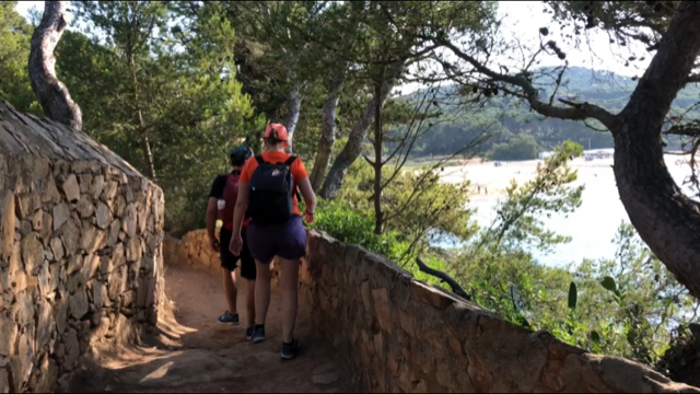 Camí de ronda de cala s'Alguer a Platja Castell. FOTO: Sandra Bisbe