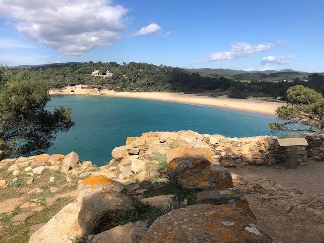 La Platja de Castell vista des del poblat ibèric. FOTO: Sandra Bisbe La Platja de Castell vista des del poblat ibèric. FOTO: Sandra Bisbe