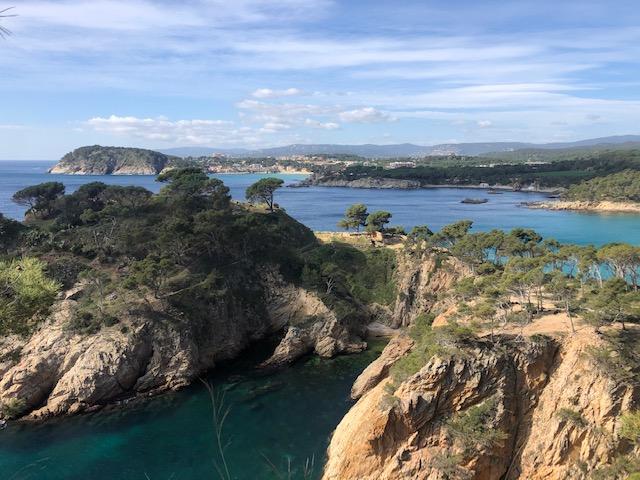 Quan deixem el poblat iber a la nostra esquena i agafem un xic d'alçada, apareix en primer pla el poblat iber situat a Punta Cobertera. FOTO: Sandra Bisbe