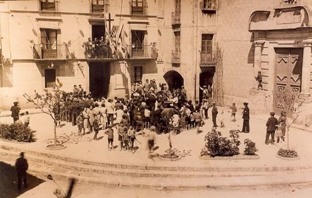 Proclamació de la República a la Plaça de Sant Sebastià de Moià FOTO Exposició Visca la República DIBA