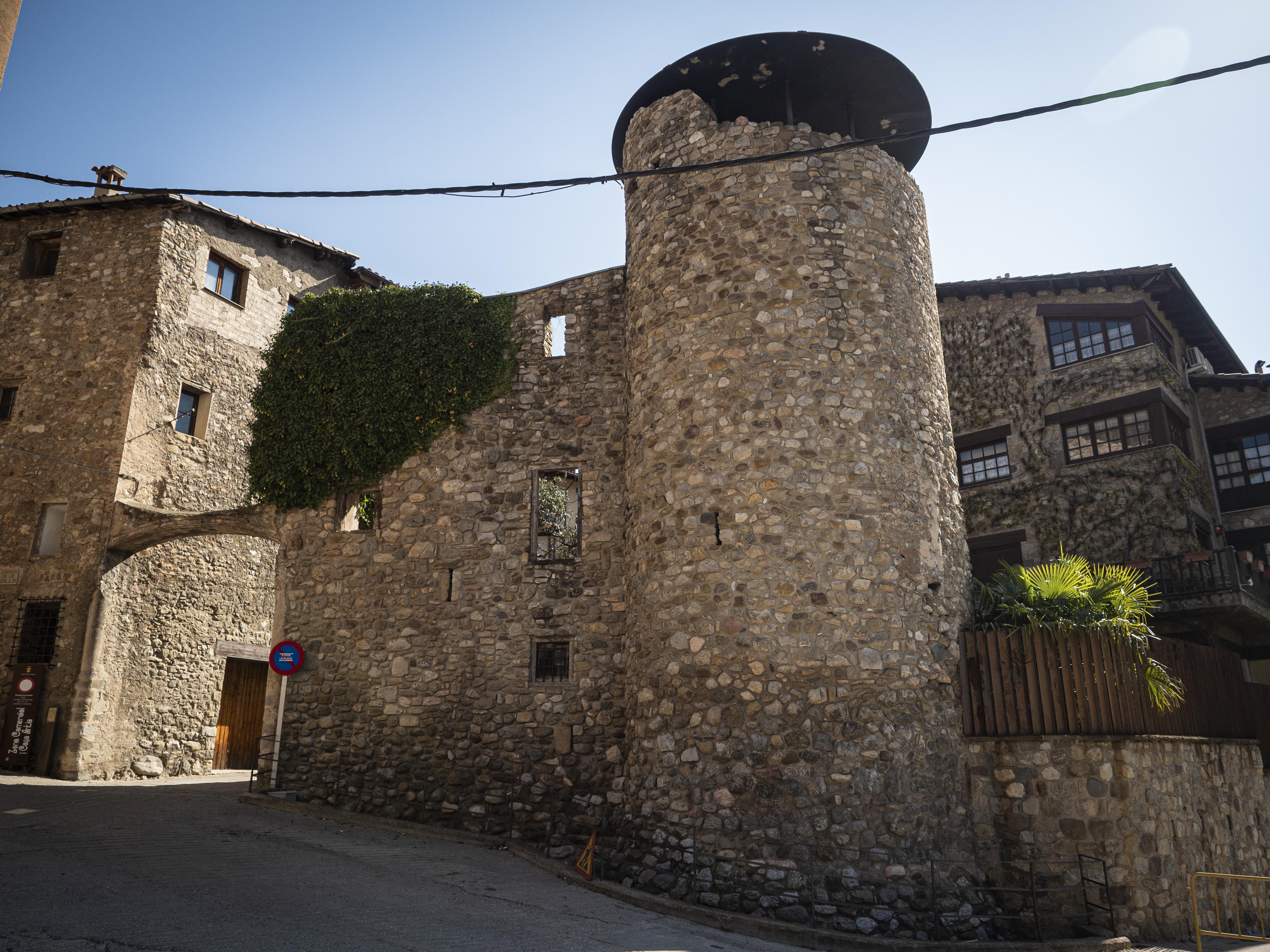 La Torre de la Portella conserva la muralla medieval de Bagà. FOTO: Anna E. Puig