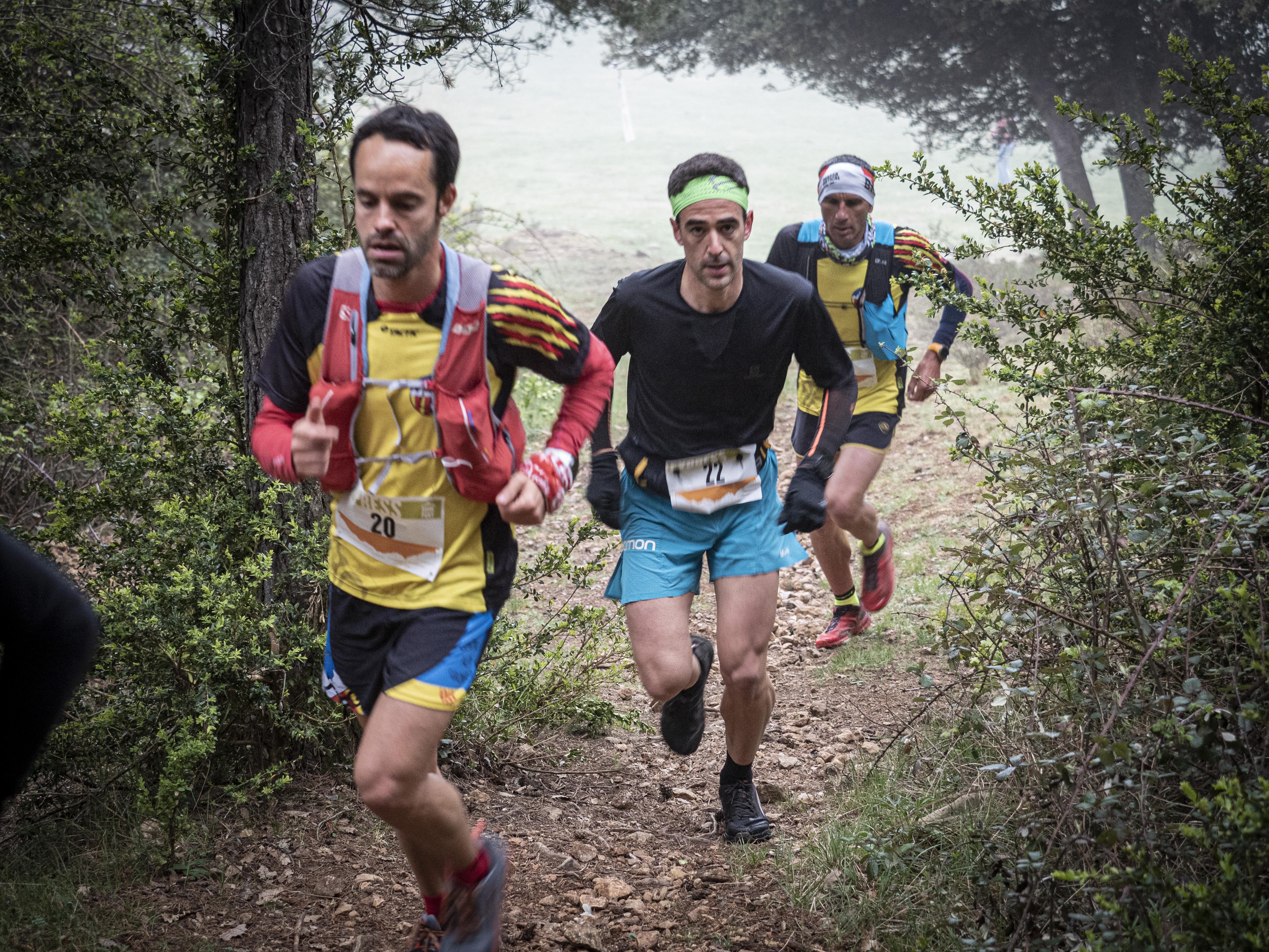 Corredors enfilant el camí de la Sobrepuny Trail. FOTO: Anna E. Puig