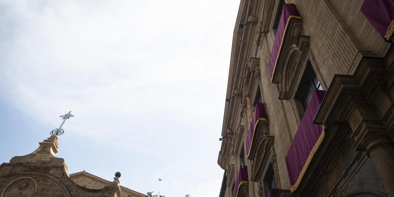 El Palau Episcopal de Solsona, a tocar de la catedral, és un edifici d'estil neoclàssic. FOTO: Anna E. Puig