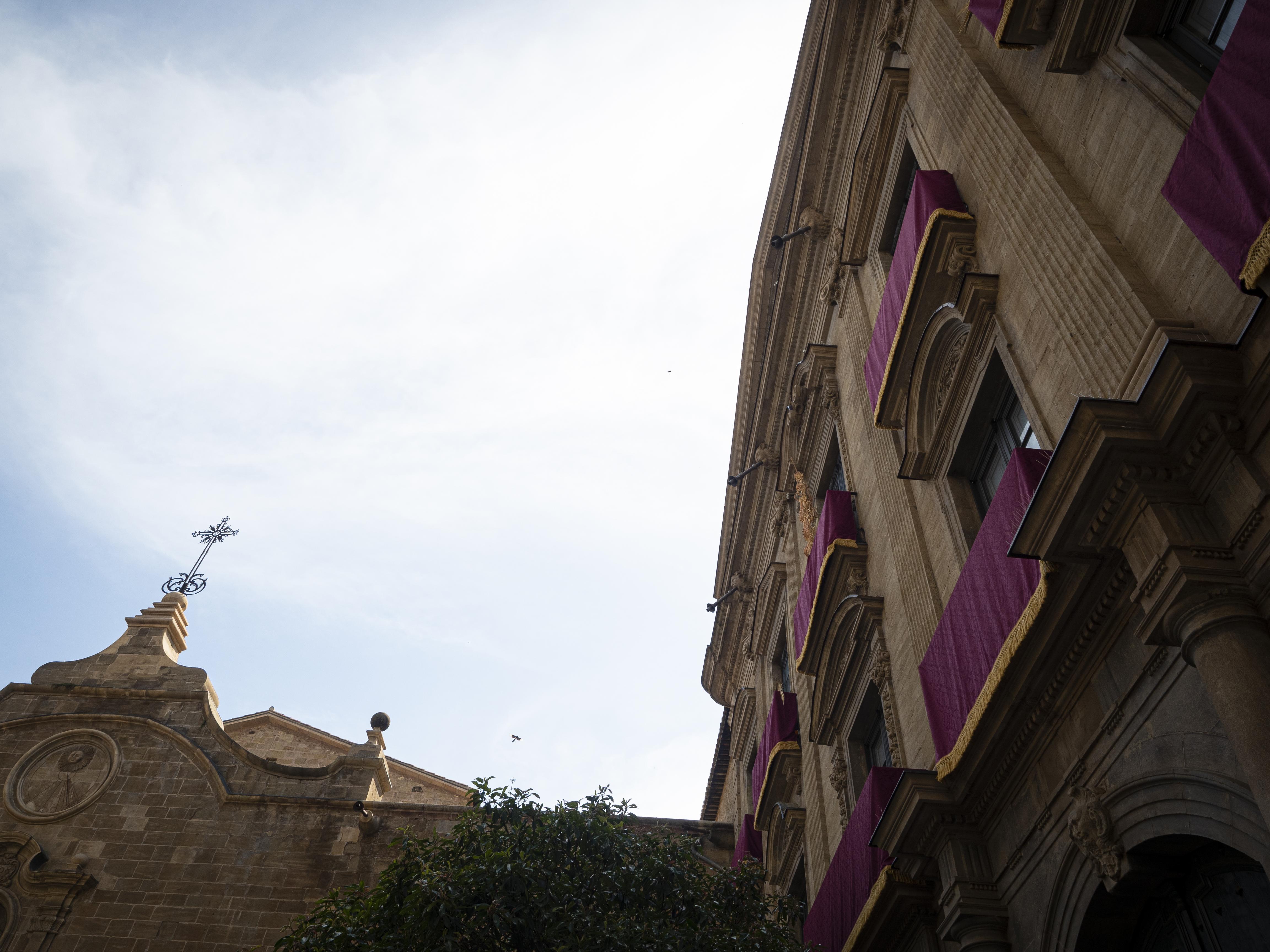 El Palau Episcopal de Solsona, a tocar de la catedral, és un edifici d'estil neoclàssic. FOTO: Anna E. Puig