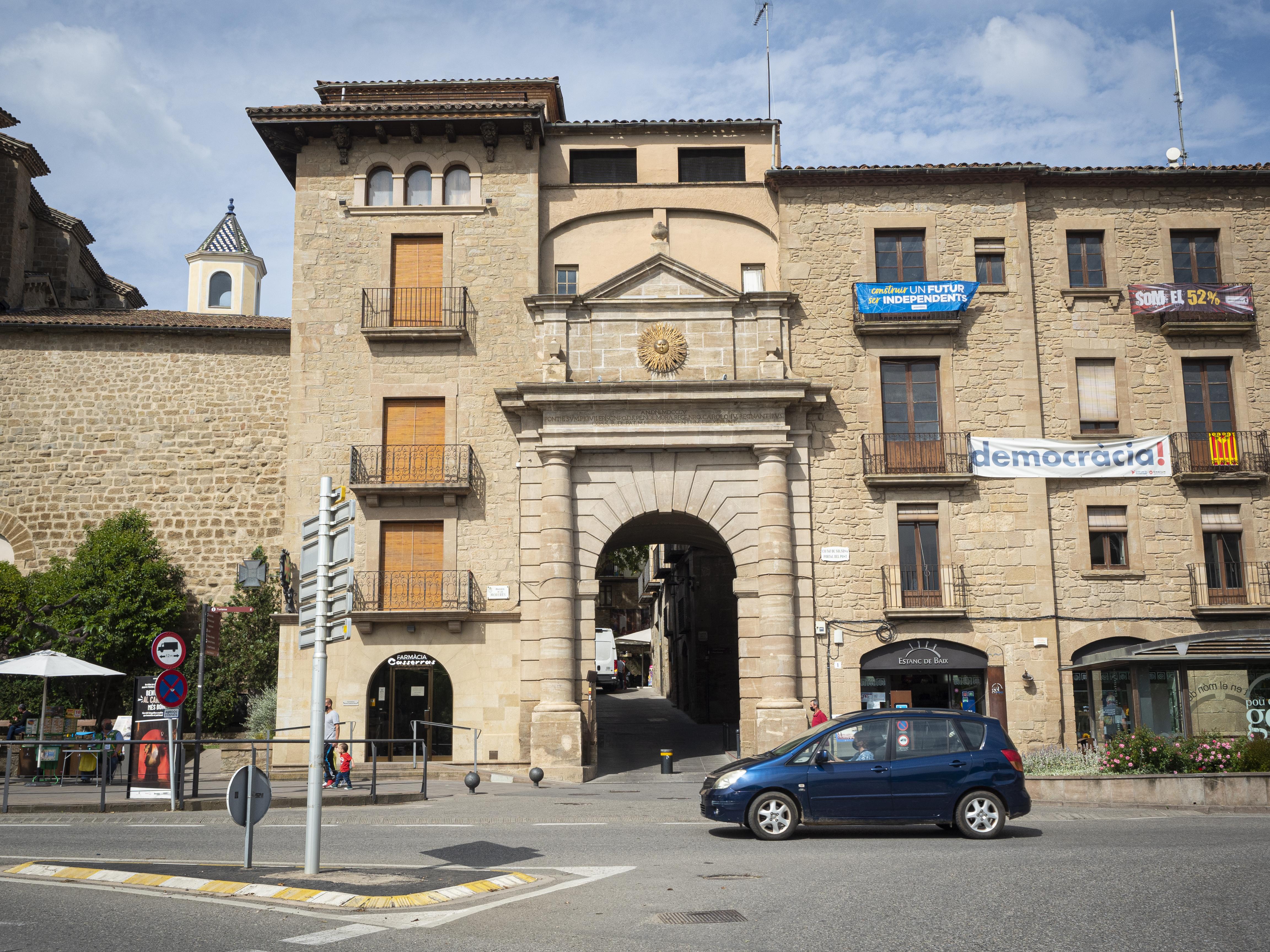 El Portal del Pont, entrada principal del nucli antic de Solsona. FOTO: Anna E. Puig