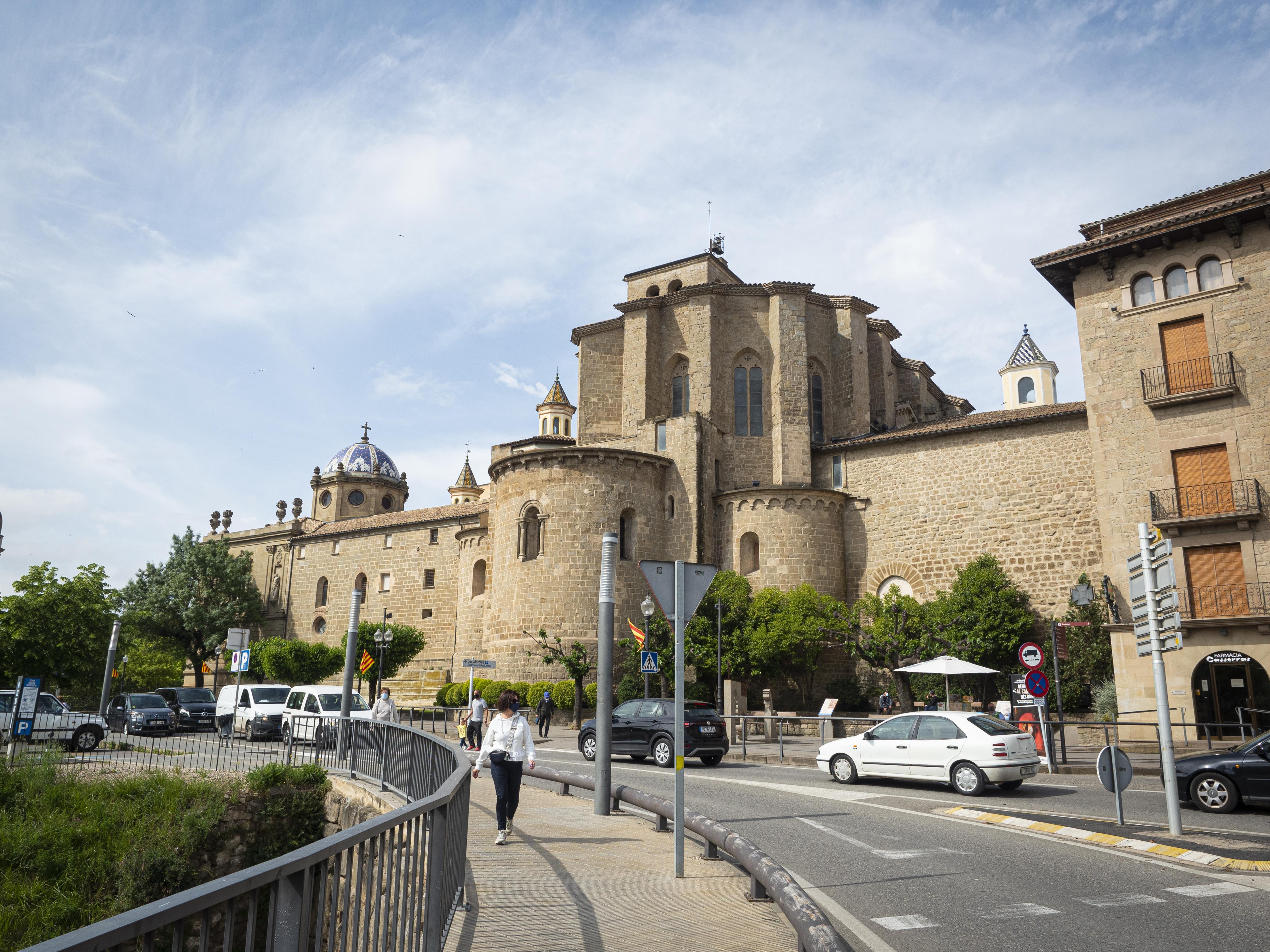 La imponent Catedral de Solsona vista des del pont. FOTO: Anna E. Puig