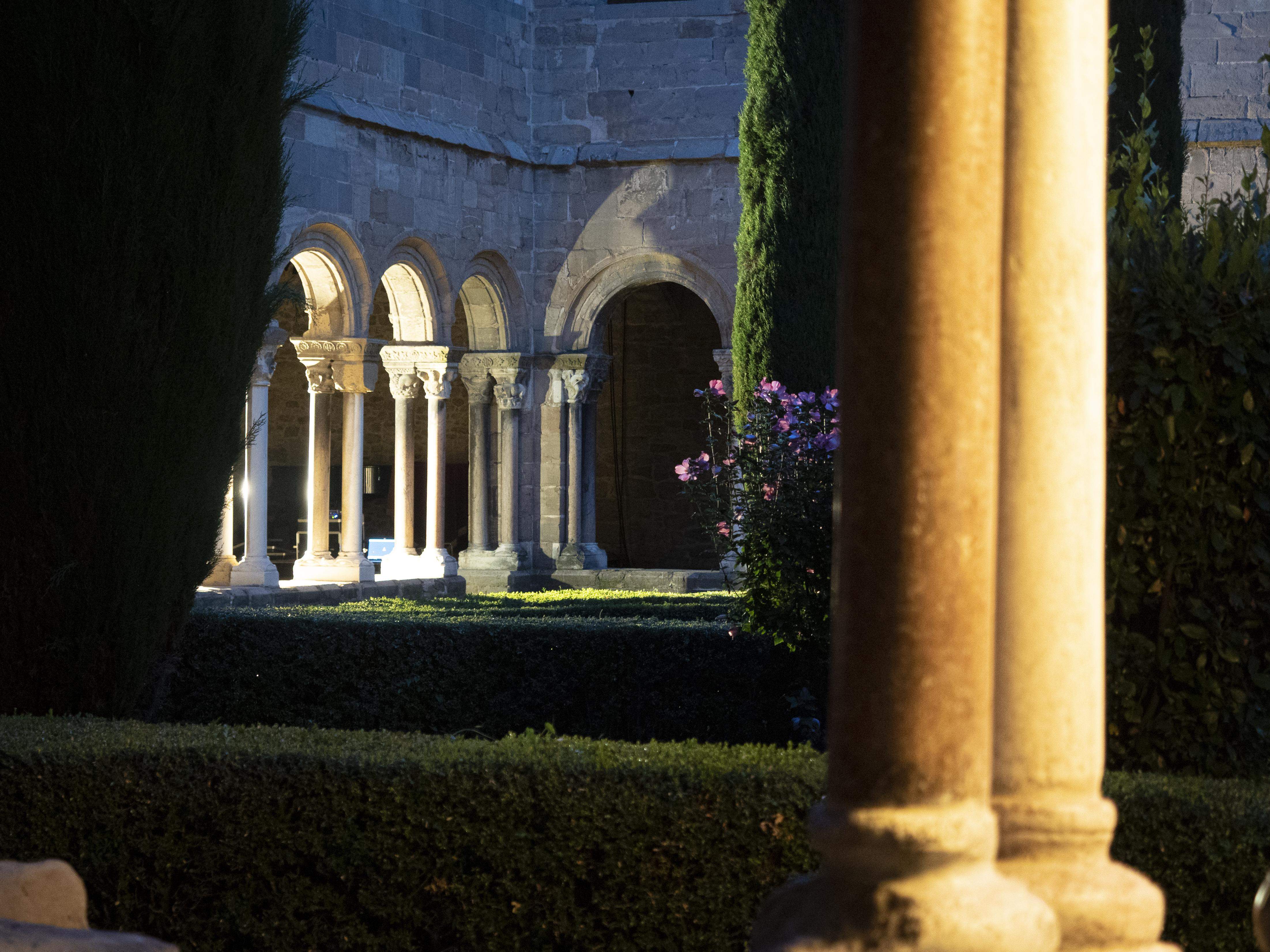 Claustro de Santa Maria de Ripoll. FOTO: Anna E. Monte Claustro de Santa Maria de Ripoll. FOTO: Anna E. Monte