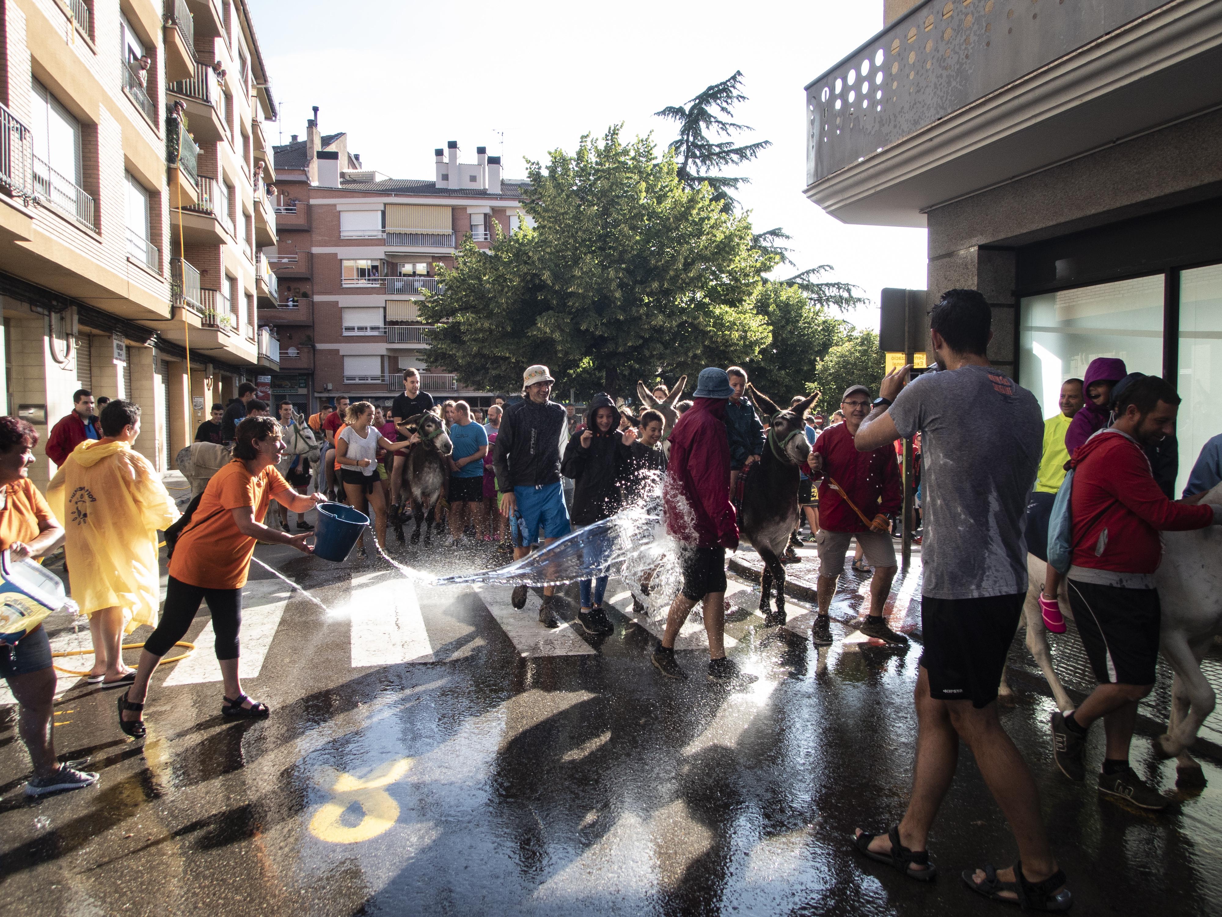 La passada de diumenge al matí s'inicia a la Plaça de la Font del Ros. FOTO: Anna E. Puig