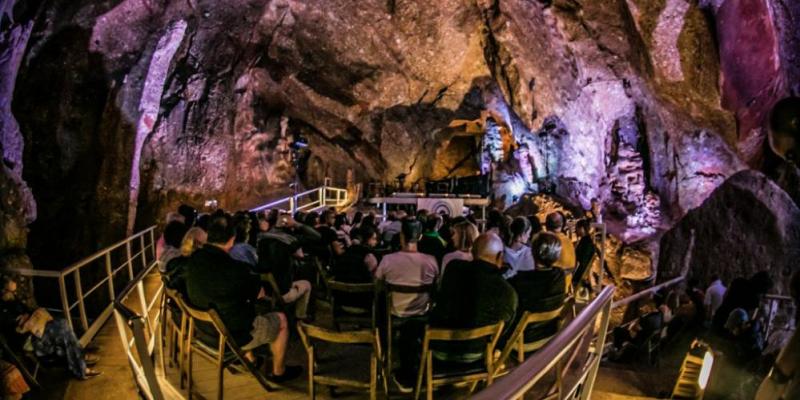 Festival de noves sonoritats a les coves del Salnitre de Collbató en una edició anterior