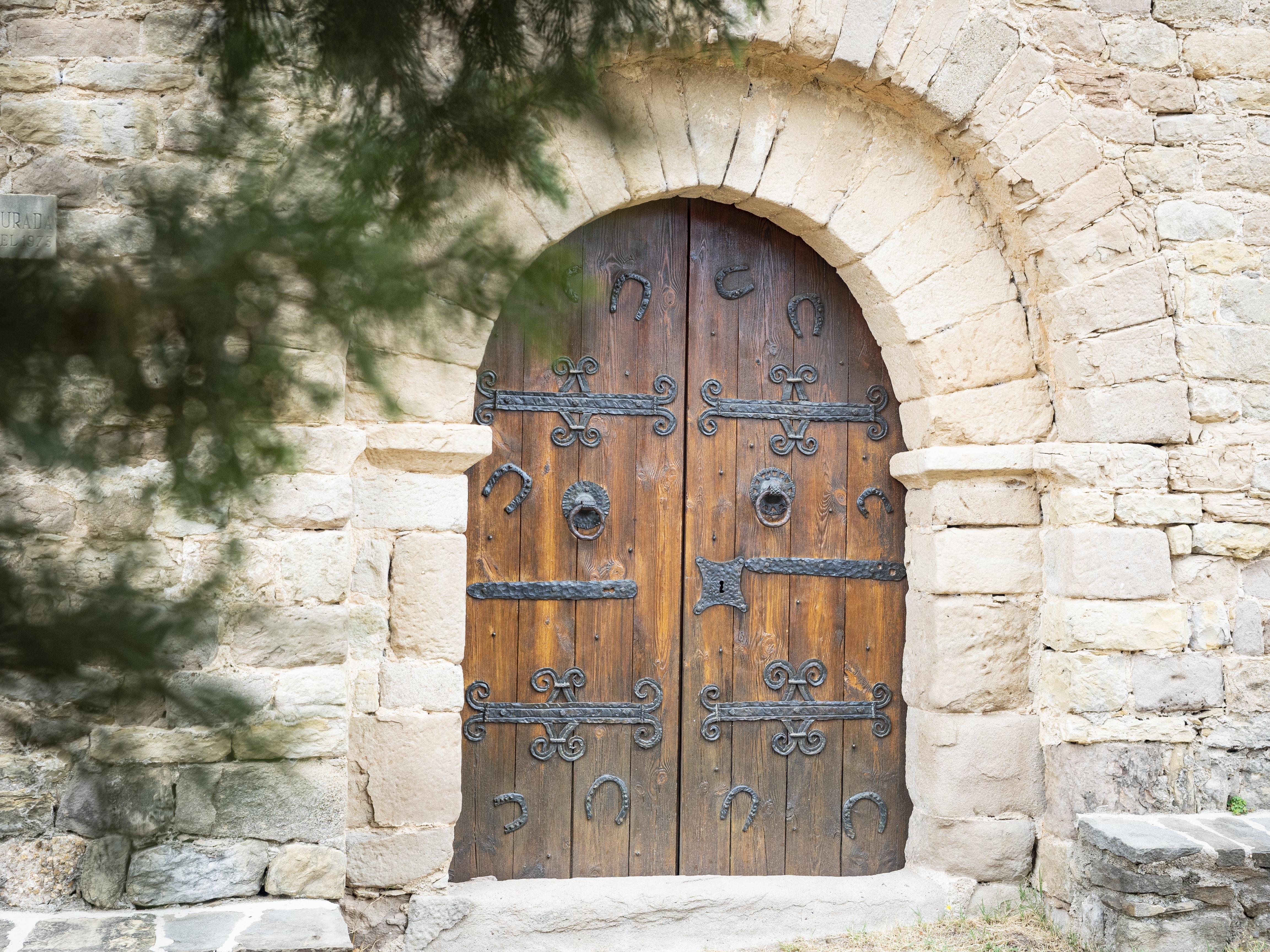 La porta de Santa Maria d'Avià. FOTO: Anna E. Puig
