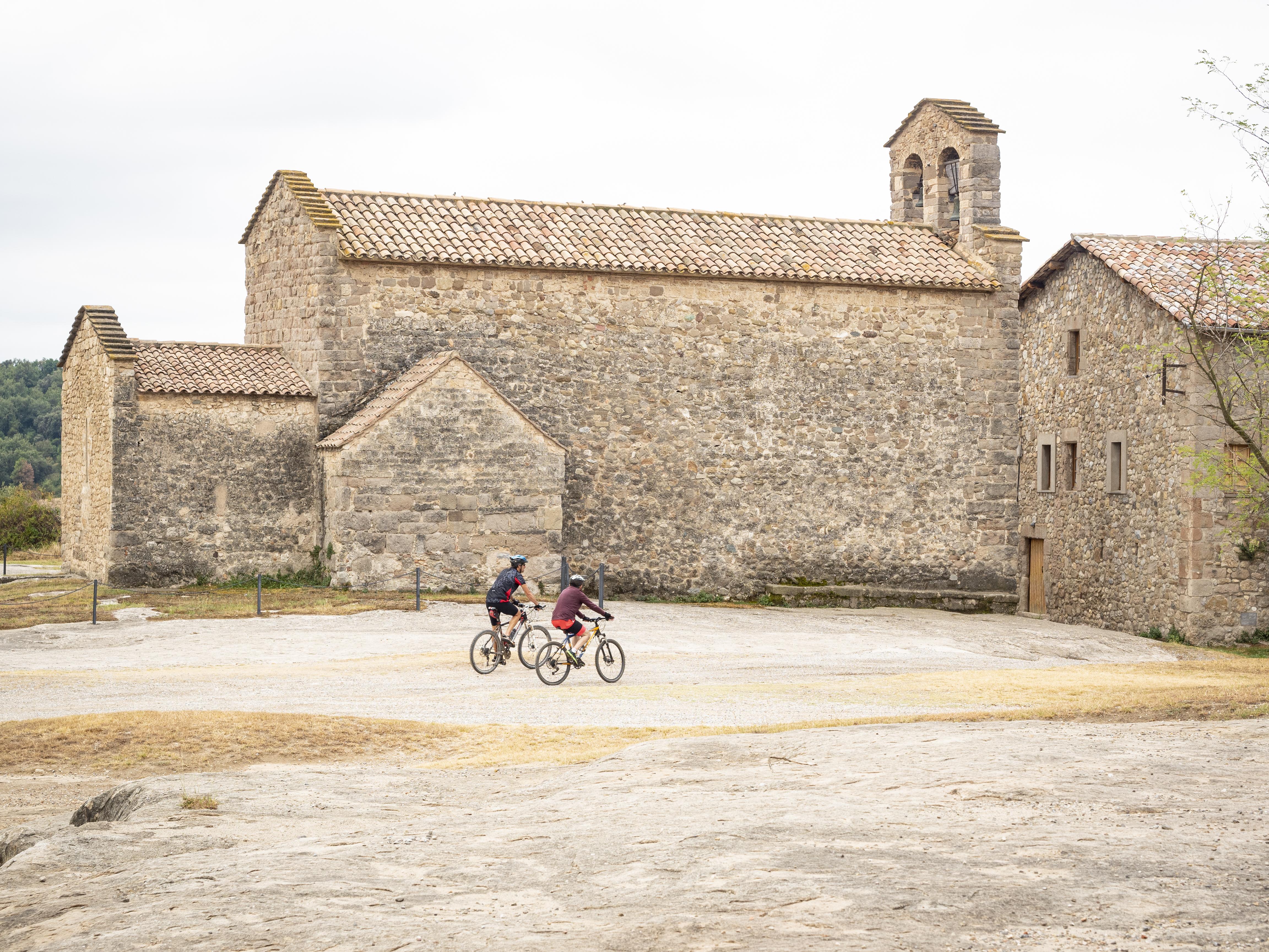 Sant Vicenç d'Obiols és un lloc agradable per anar hi tot fent esport, ja sigui corrent o amb bicicleta. FOTO: Anna E. Puig