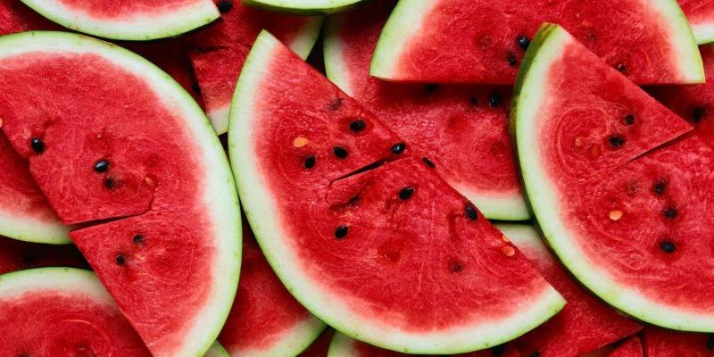 La síndria té molta aigua i és molt refrescant La síndria té molta aigua i és molt refrescant
