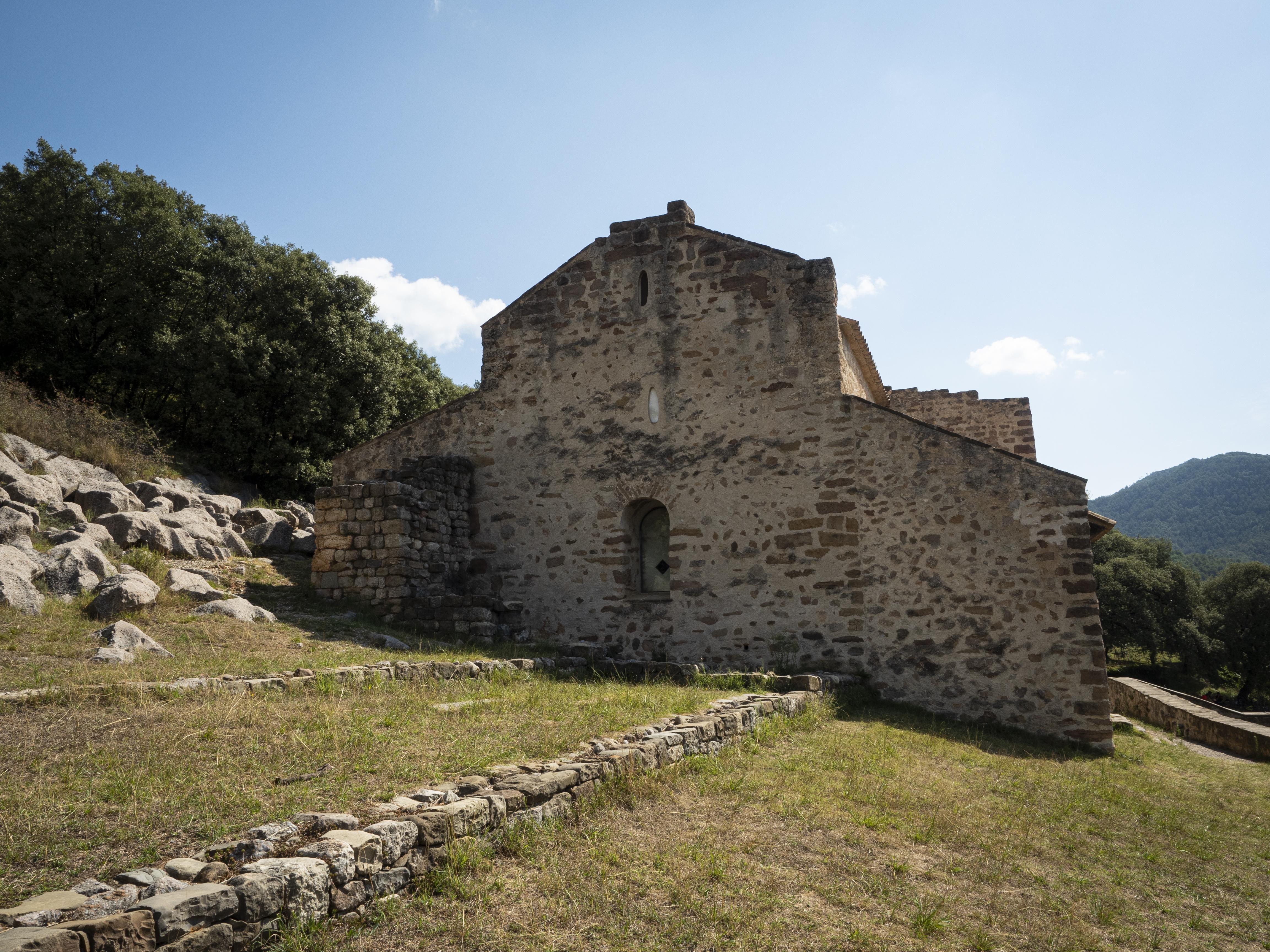 Exterior de l'església de Sant Quirze de Pedret. FOTO: Anna E. Puig