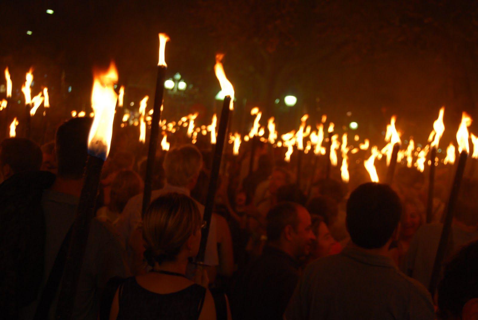 Imagen de una edició anterior de la Marcha de Antorchas a Sant Cugat del Vallès. FOTO: TODO Sant Cugat