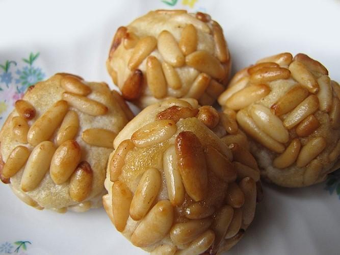 Panellets de pinyons Panellets de pinyons