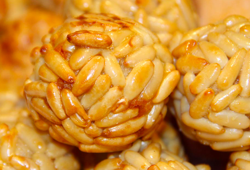 Panellets de pinyons