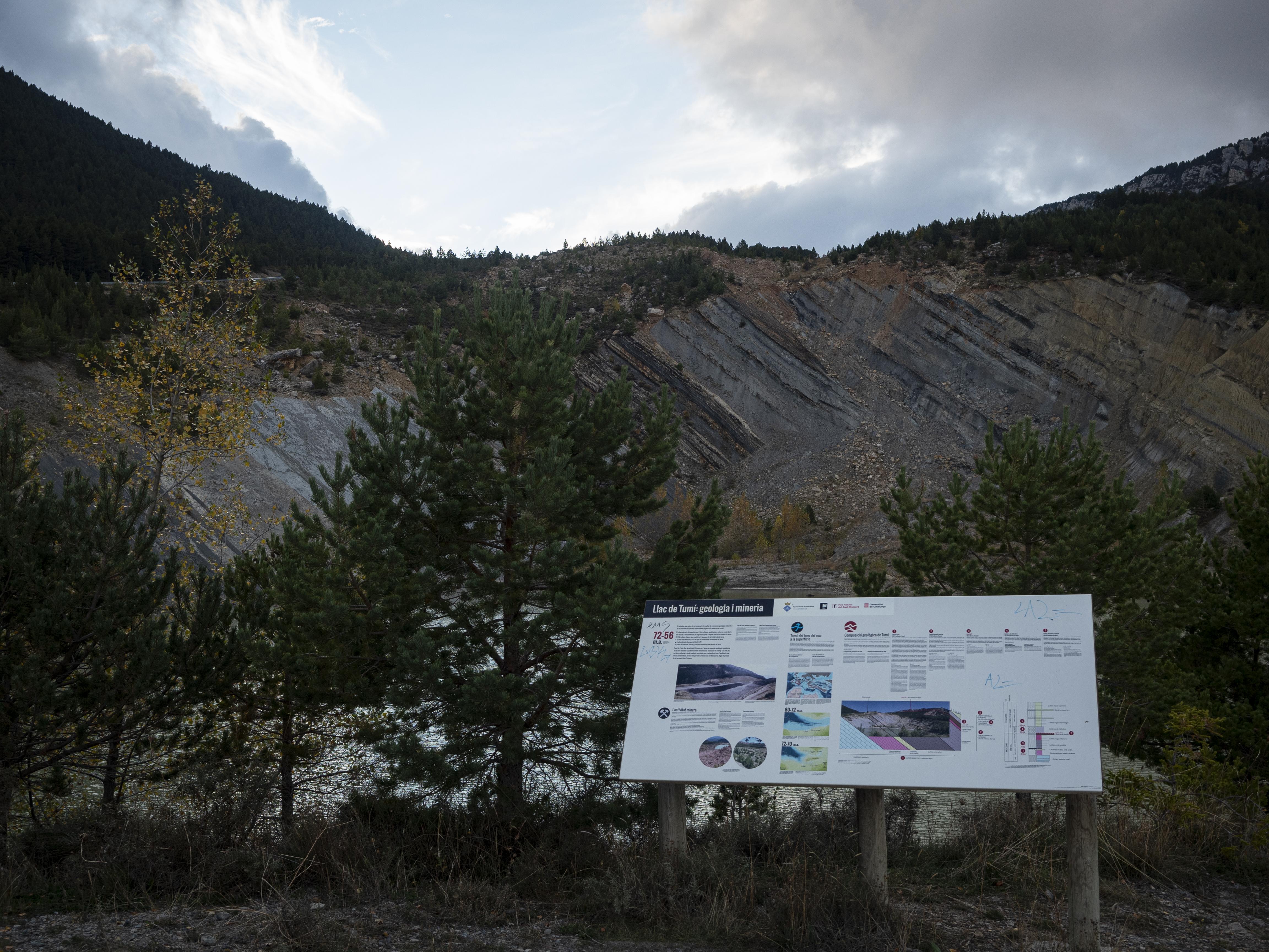 Llac de Tumí, geologia i mineria. FOTO: Anna E. Puig